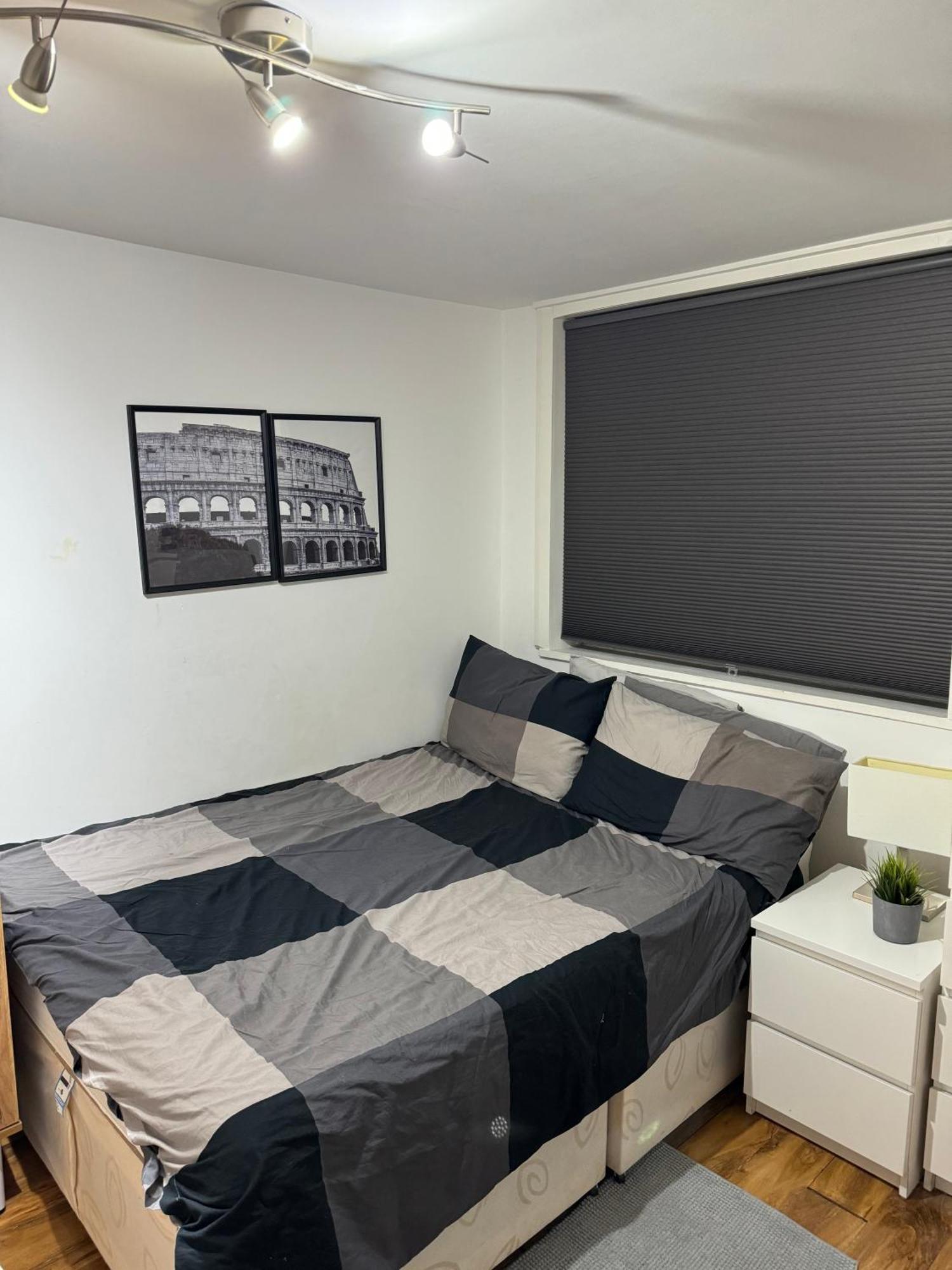 Double Bed With En-suite & Free Parking In Cricklewood Nw2 Privat overnatting London