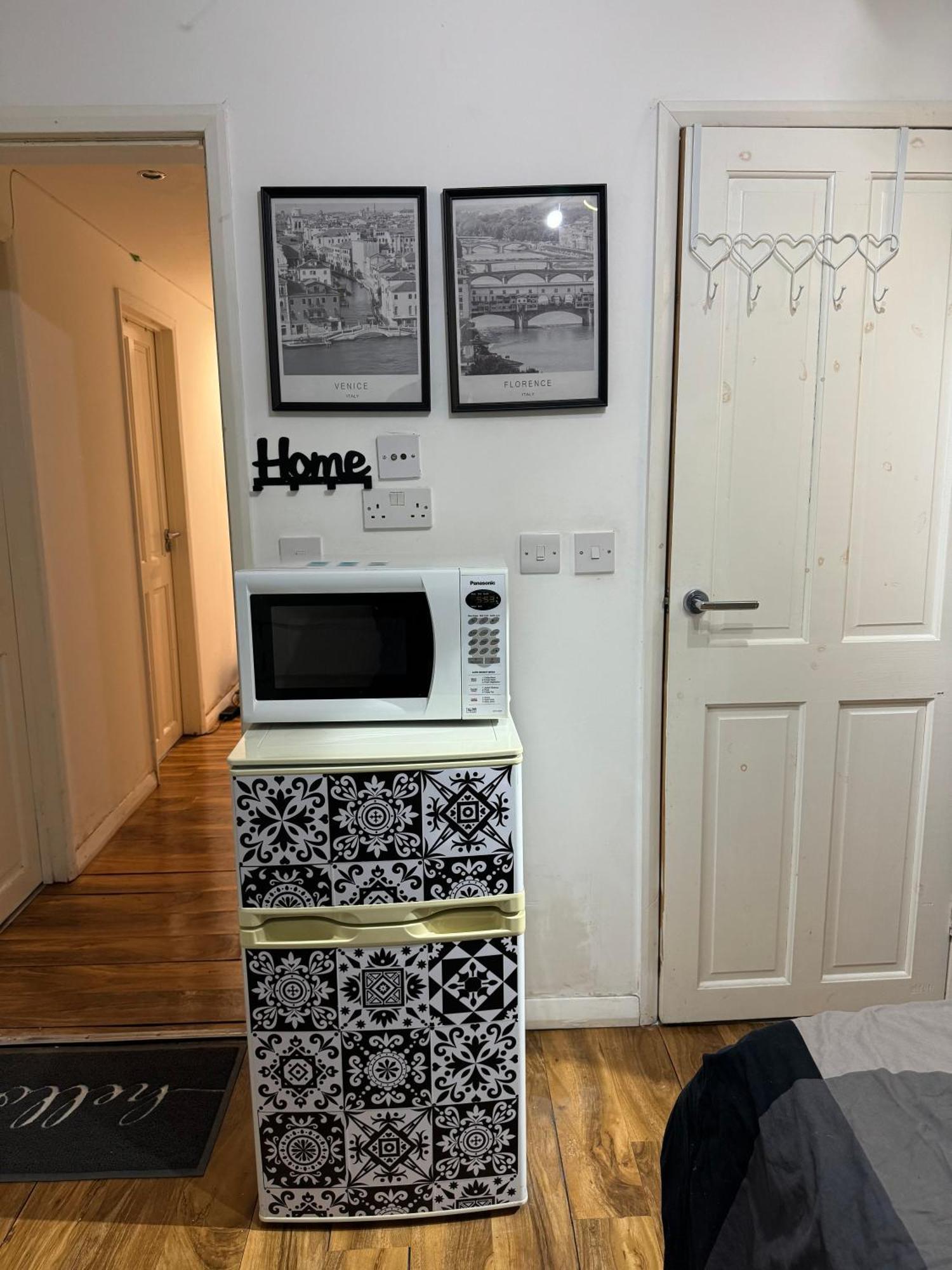 Double Bed With En-suite & Free Parking In Cricklewood Nw2 Privat overnatting *