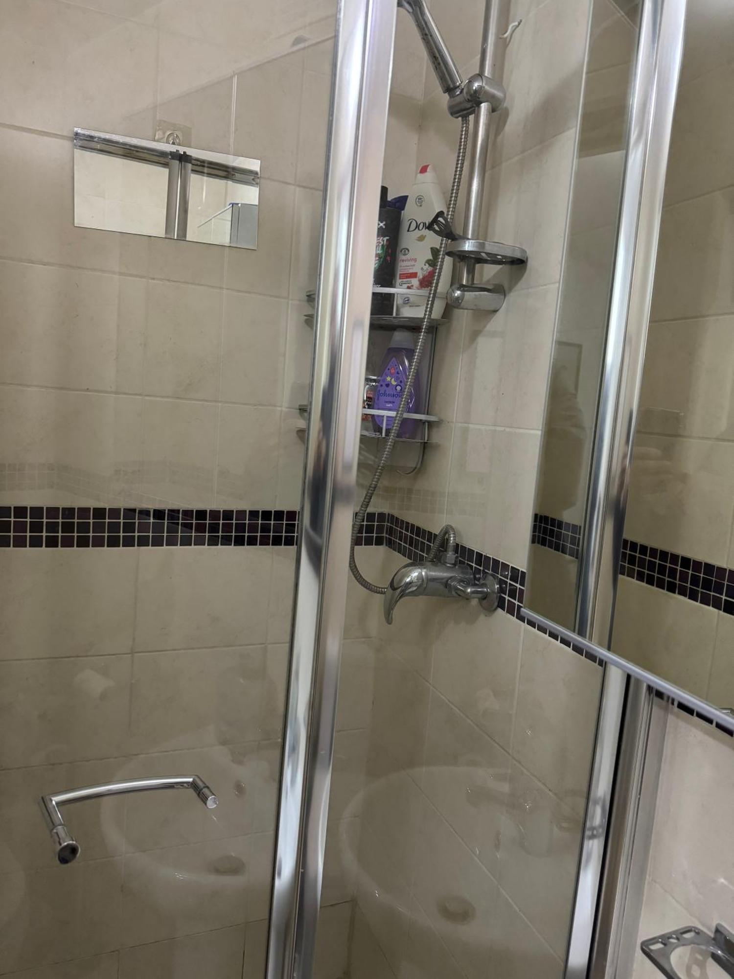 Privat overnatting Double Bed With En-suite & Free Parking In Cricklewood Nw2 *