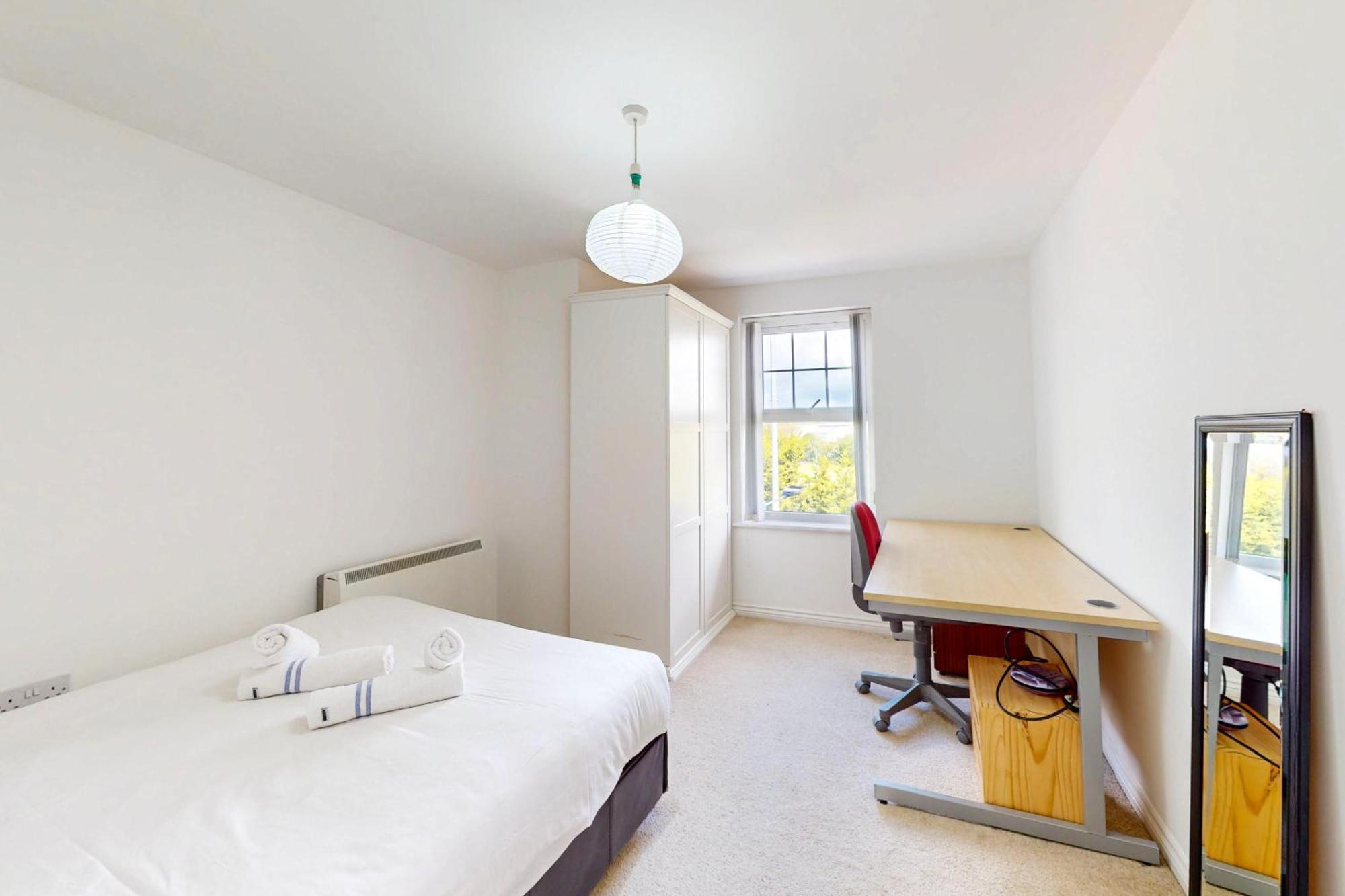 Appartement 2 Bed With Free Parking & Lift - 3 Min To Station Londen
