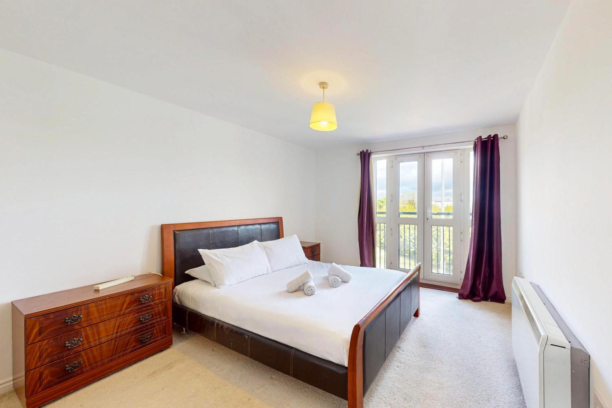 2 Bed With Free Parking & Lift - 3 Min To Station * Londen
