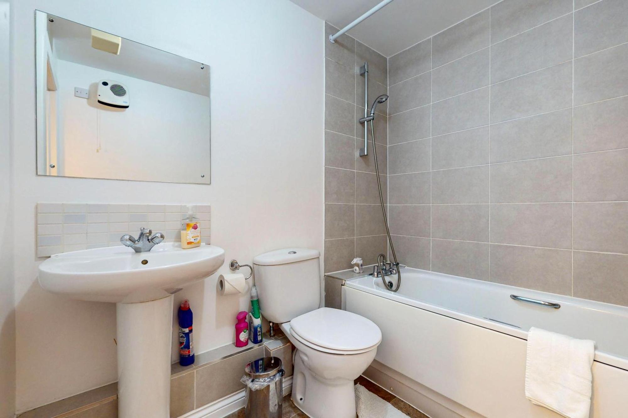 2 Bed With Free Parking & Lift - 3 Min To Station Appartement