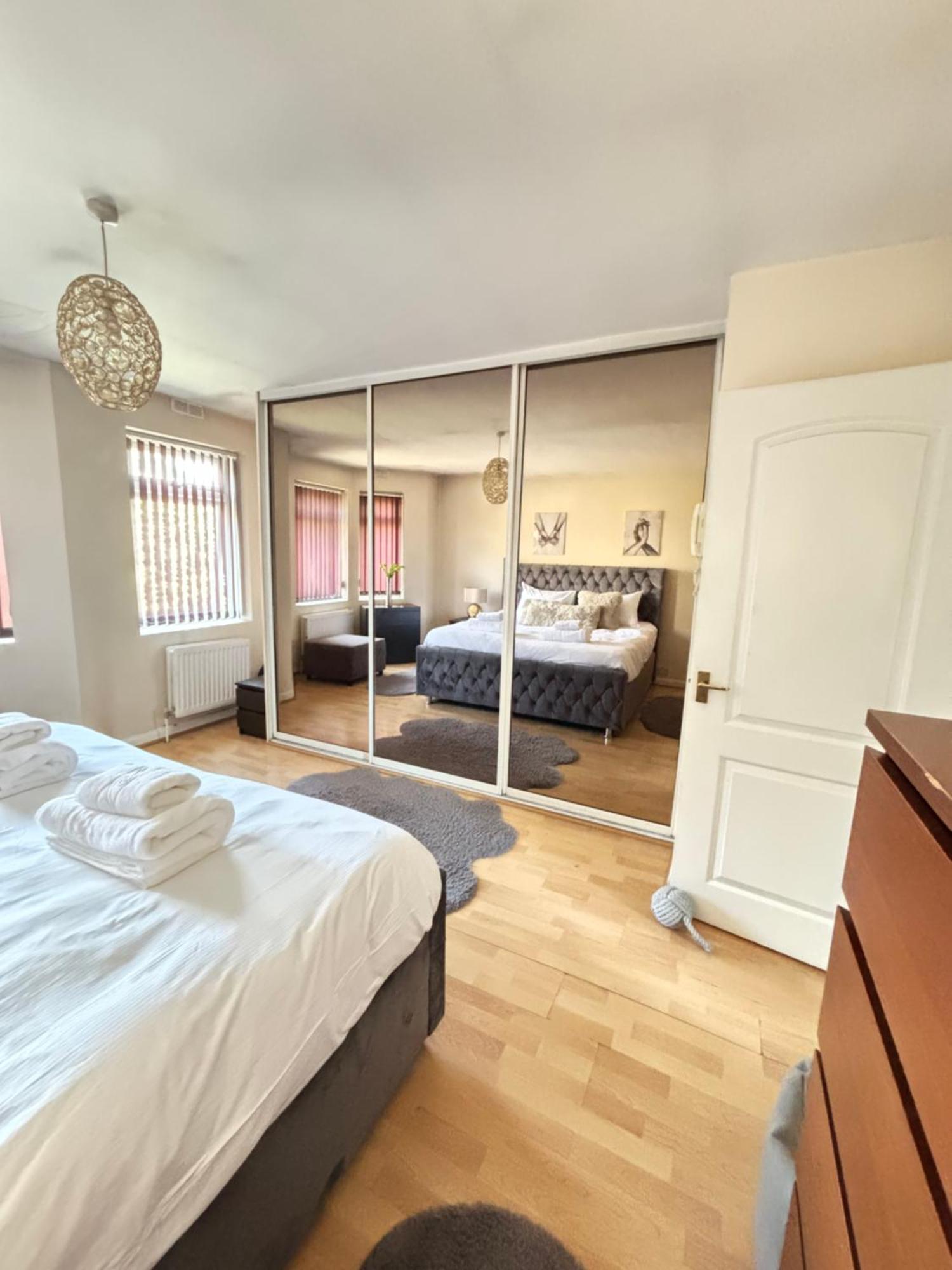 Holiday home City Airport Serviced House *