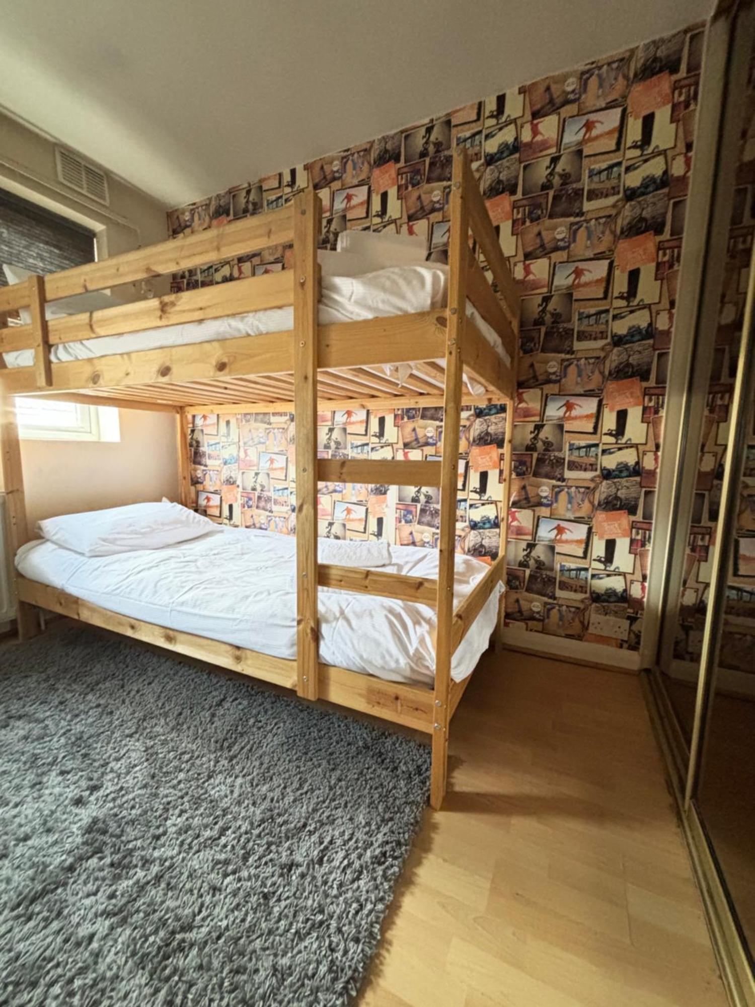 Holiday home City Airport Serviced House *