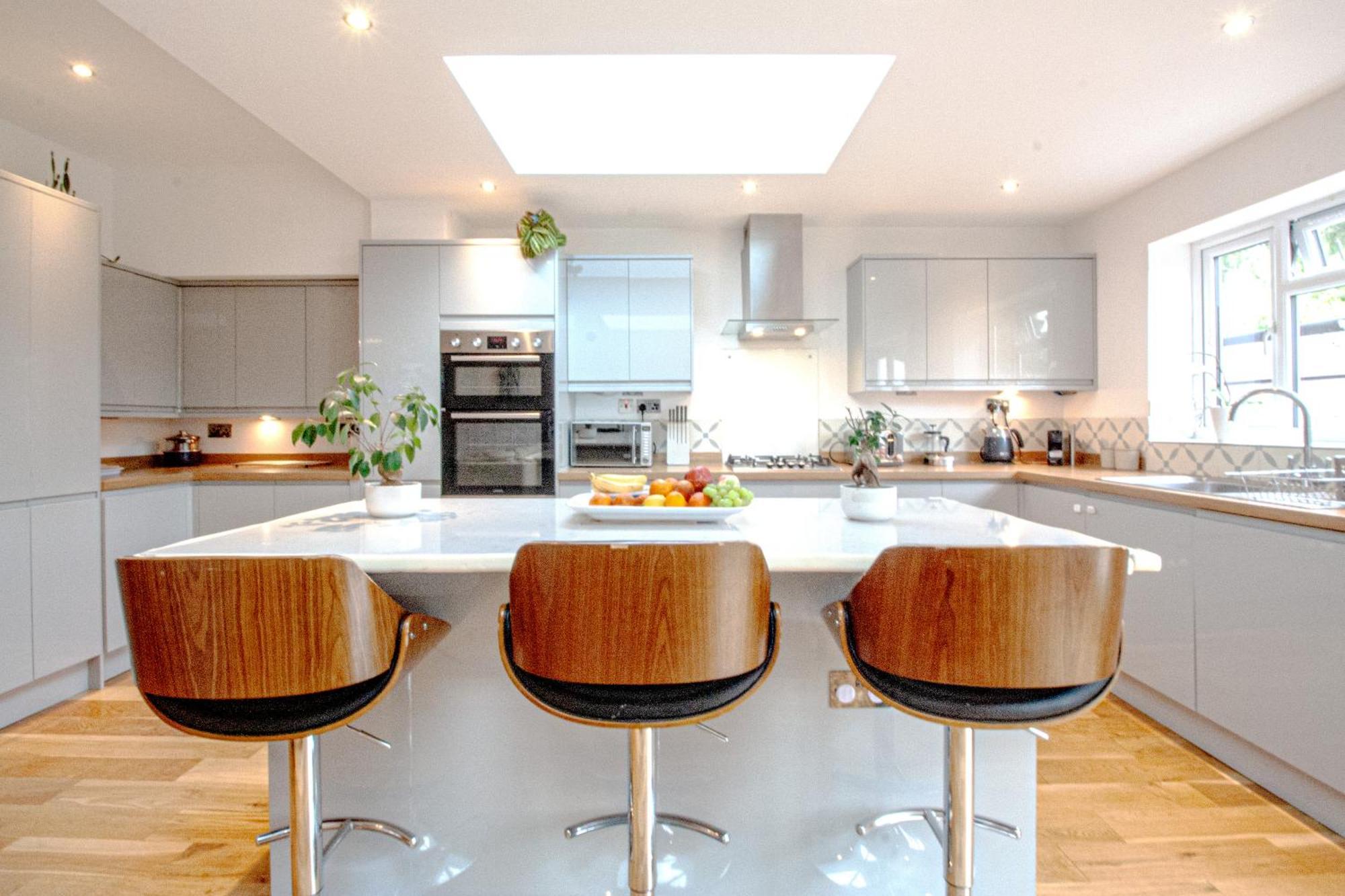 Beautiful 4 Bedroom With Garden Sleeps 10 Lejlighed