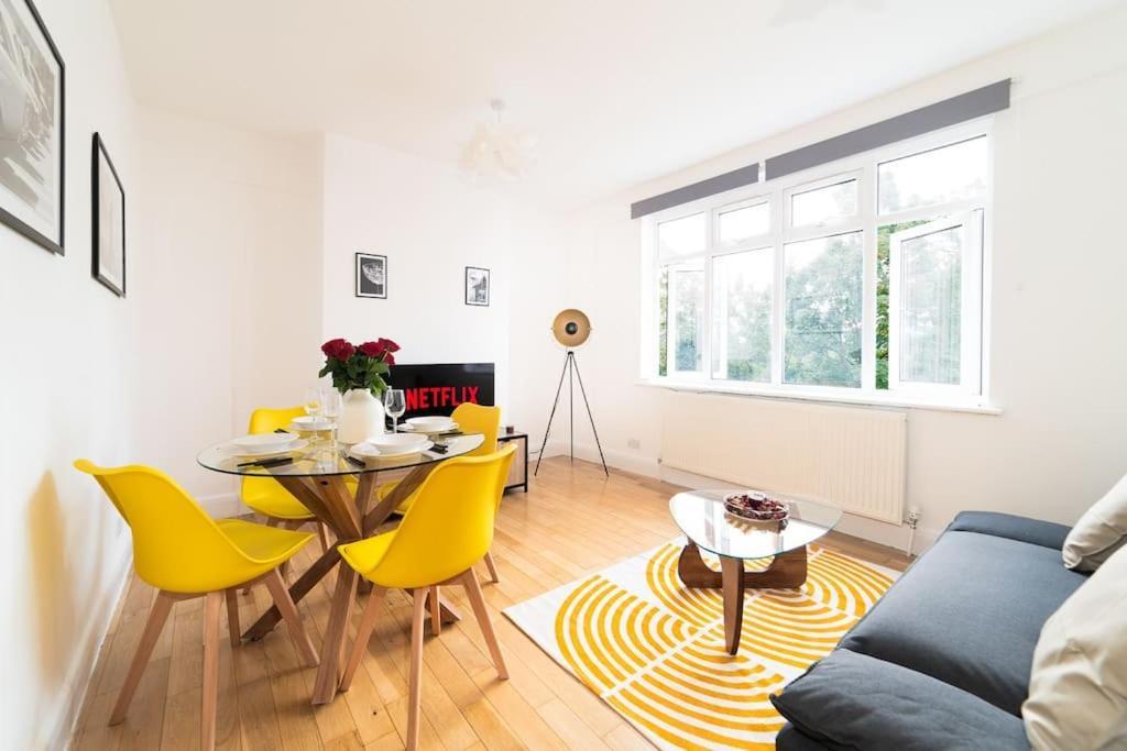 Two Bedroom By Buonomo Short Lets & Serviced In Balham With Balcony Appartamento Londra