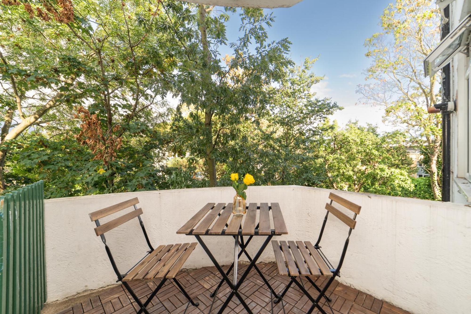 Two Bedroom By Buonomo Short Lets & Serviced In Balham With Balcony * Londra