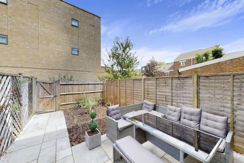 4 Bedroom Family On Piccadilly Line Londres