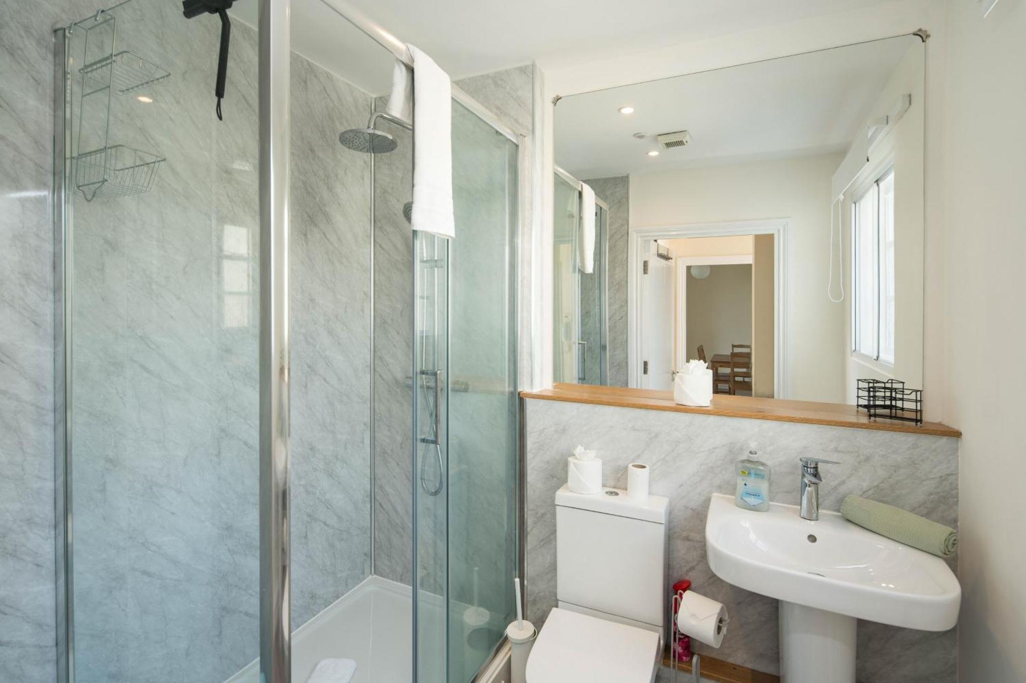 2bd Flat - Buzz & Parkside Serenity Apartment *