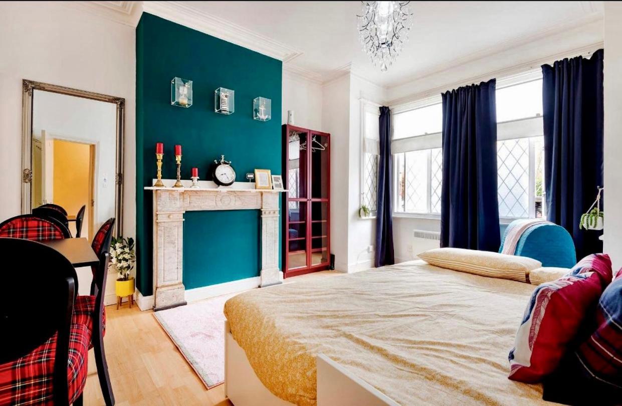 Lägenhet Colourful Flat