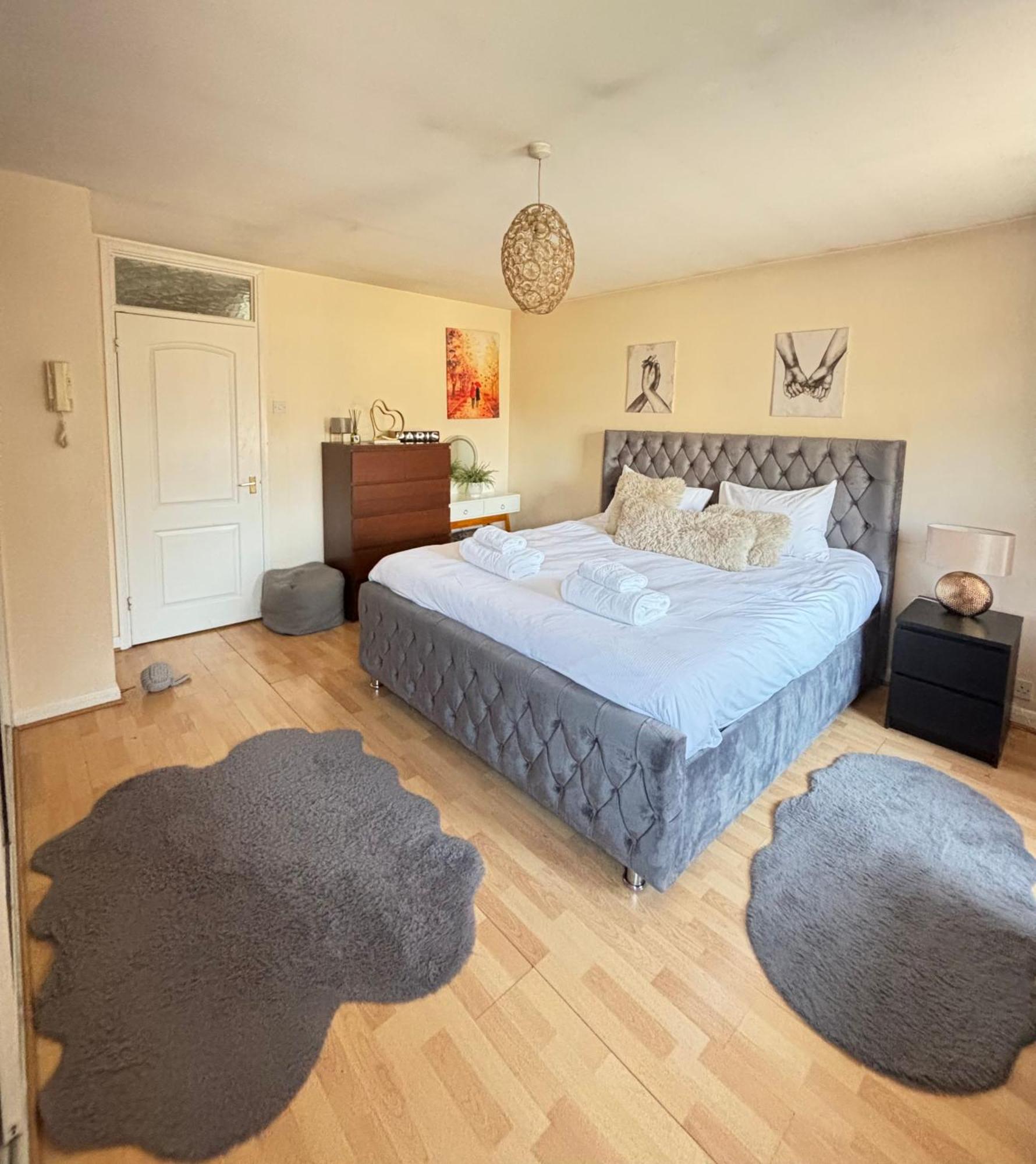 City Airport Serviced House * London