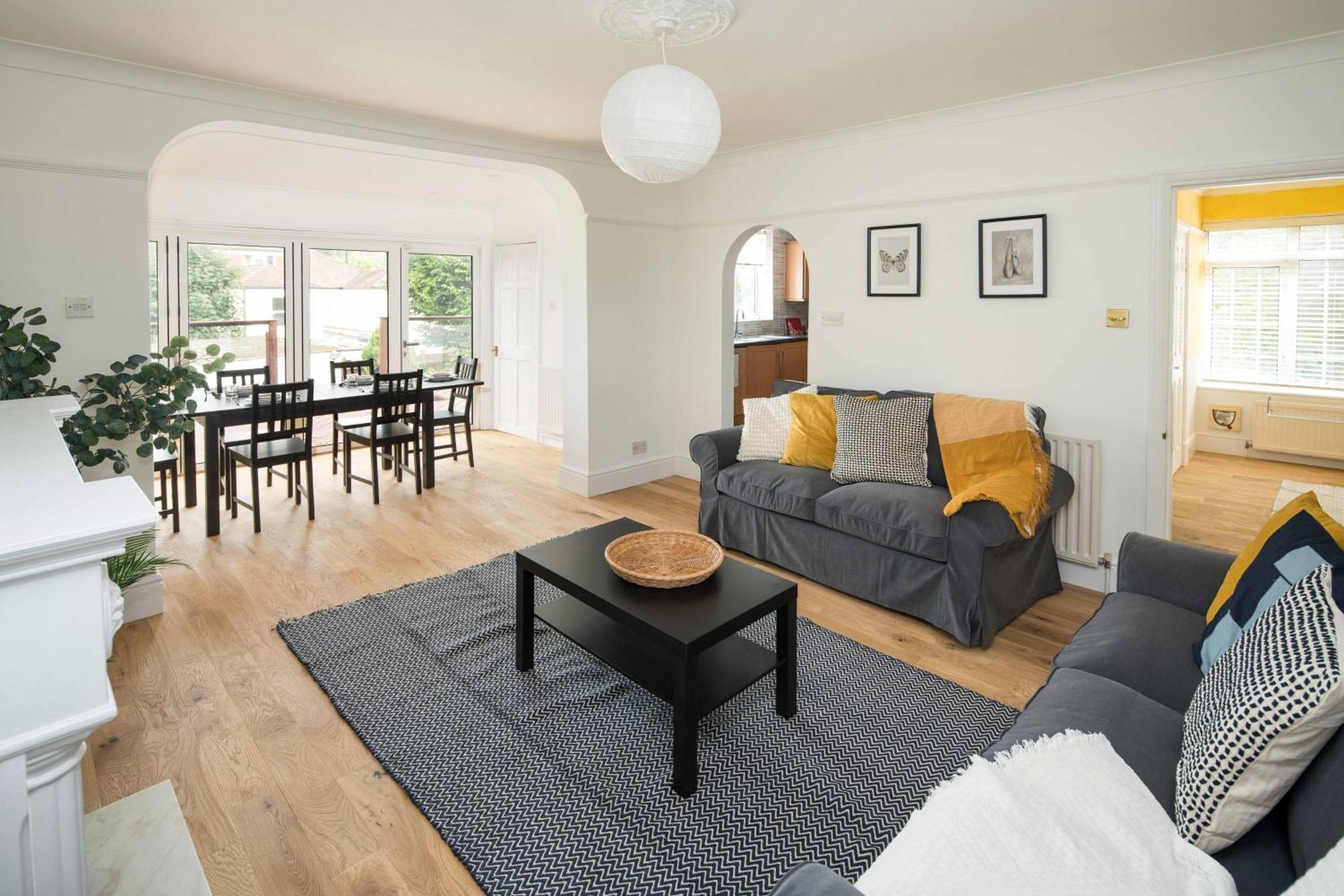 Spacious 4bd Near Gatwick & Ldn Links