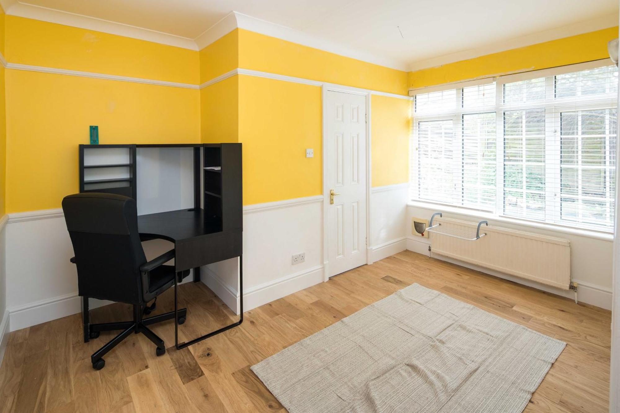 Semesterbostad Spacious 4bd Near Gatwick & Ldn Links *