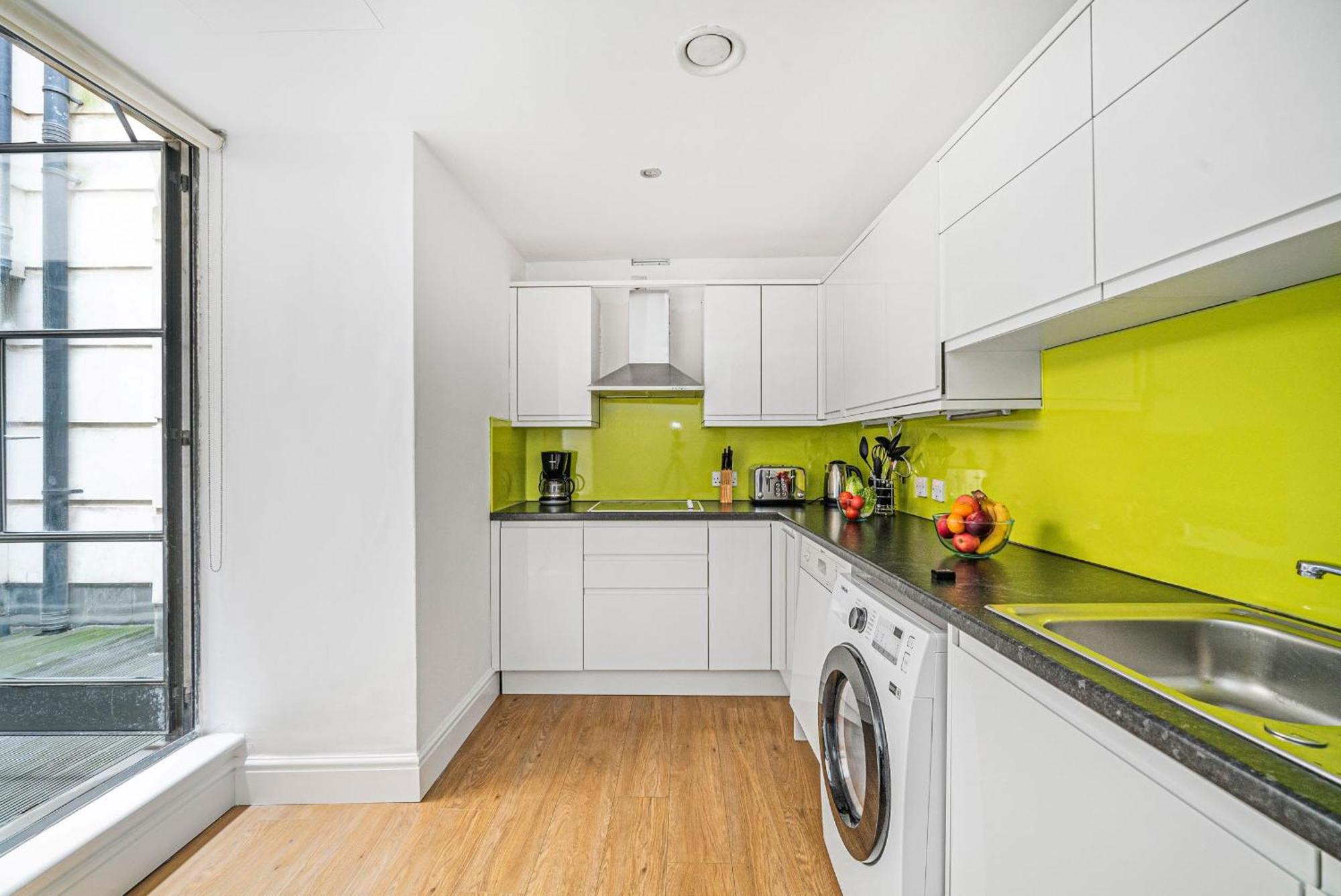 Heart Of Holborn - 2br With Patio - Cityapartmentstay * Londen
