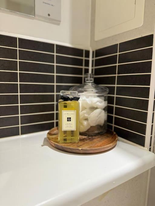 Modern & Stylish 1 Bedroom Apartment, Sleeps 4, * Londen