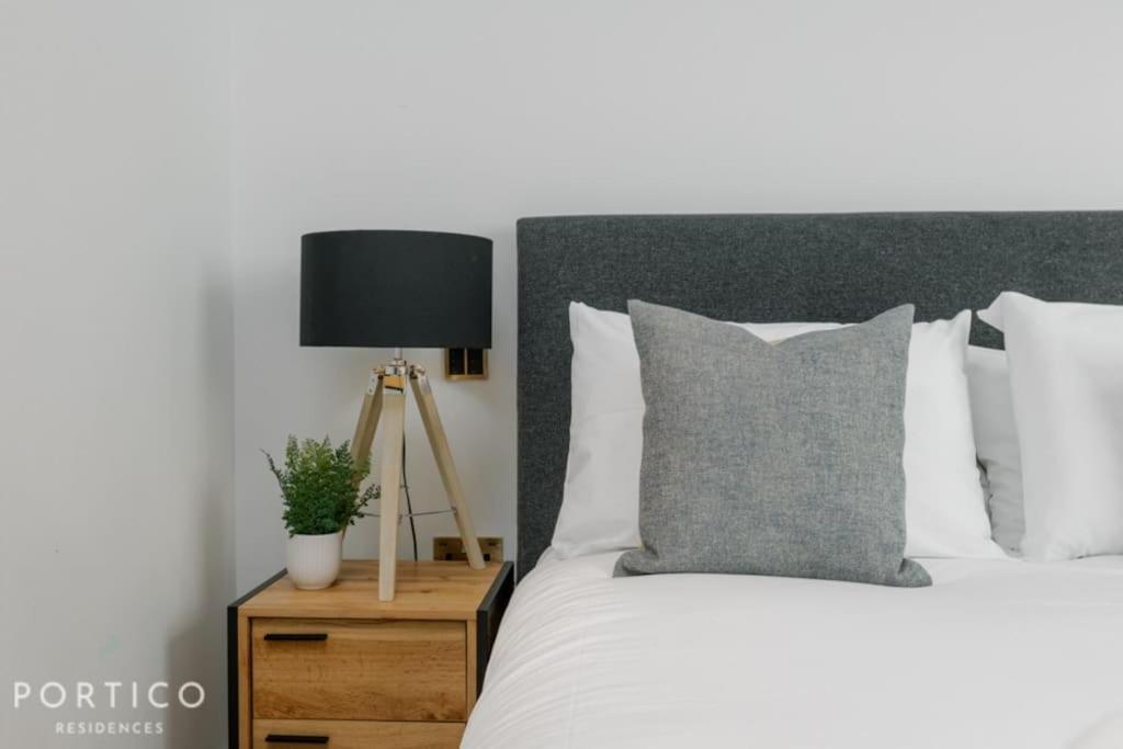 Leilighet Stunning 2-bed With Pool In Nine Elms London