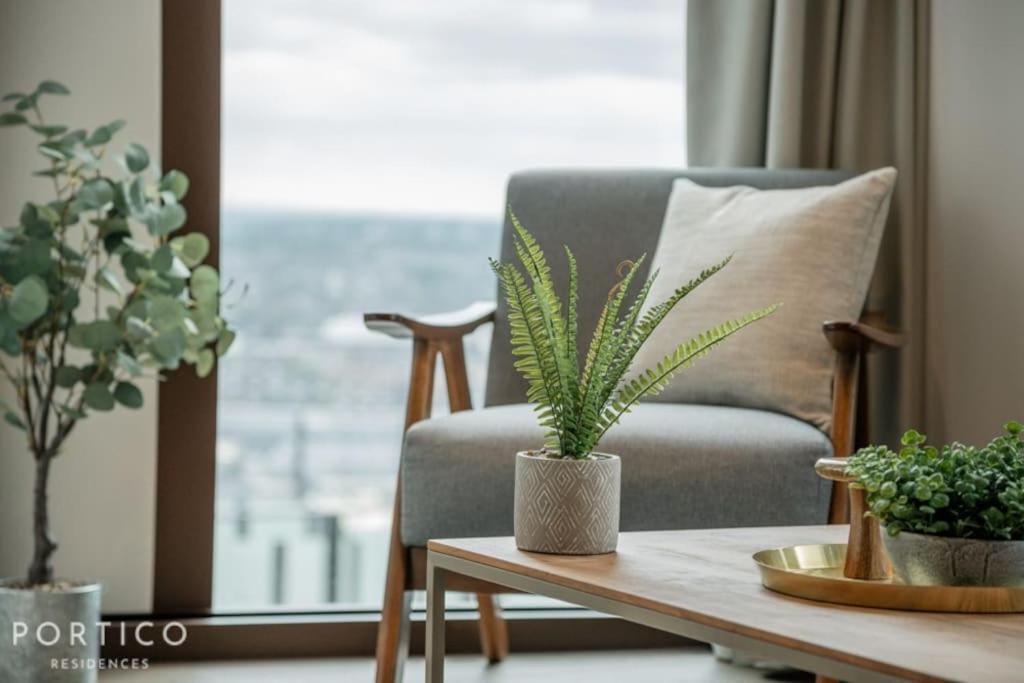 Leilighet Stunning 2-bed With Pool In Nine Elms London