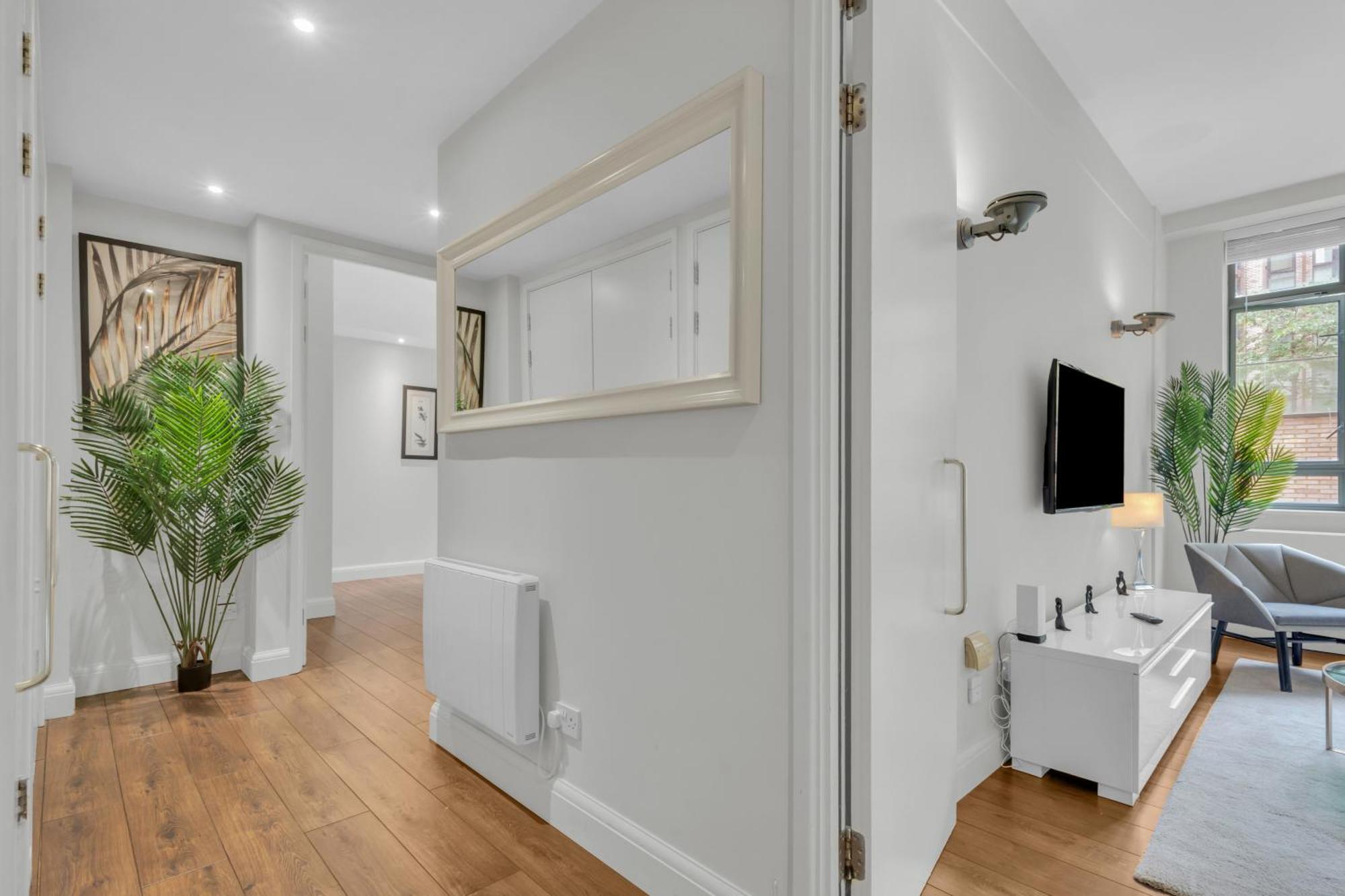 Apartment Mysquare Contemporary Serviced In Of London