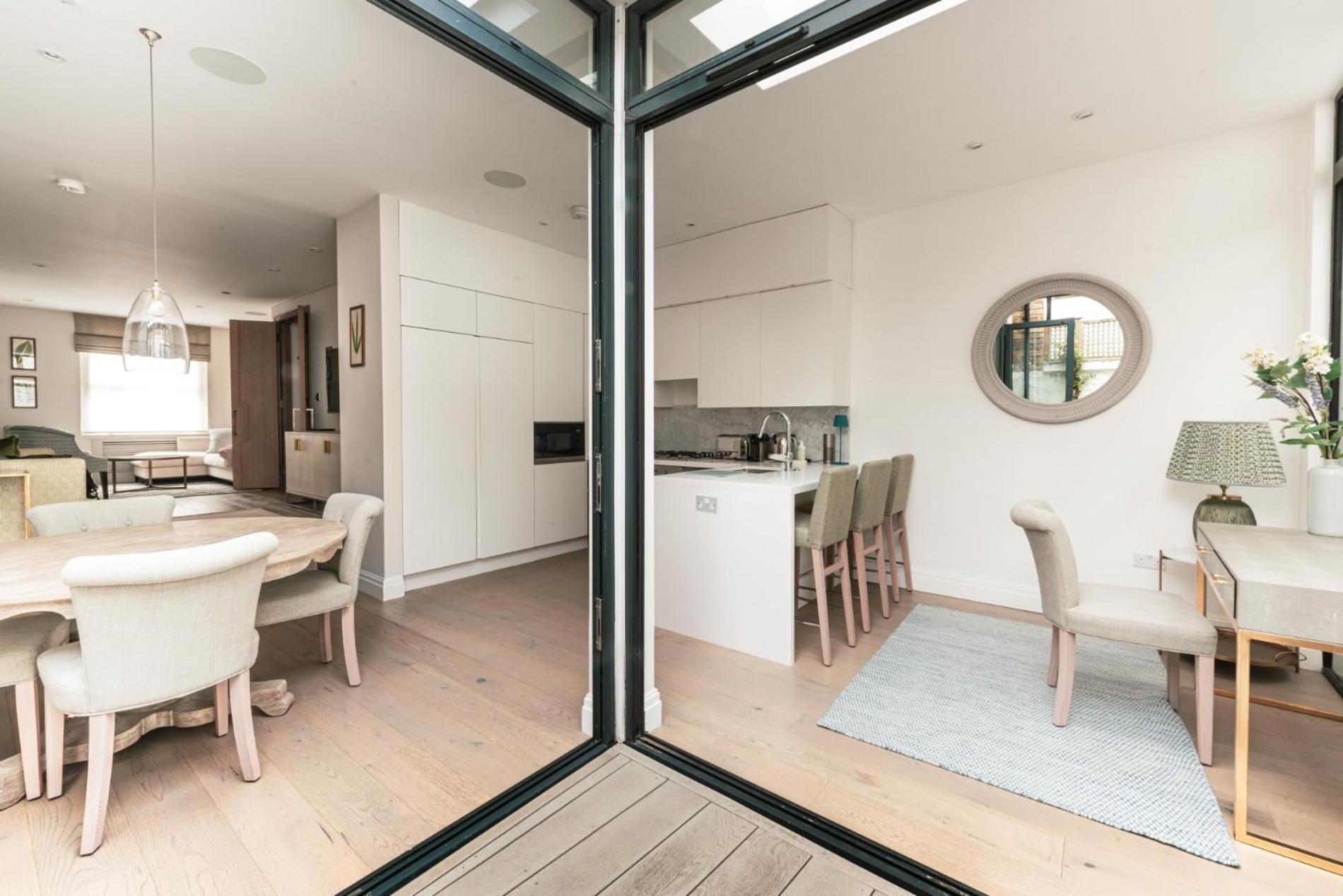 Sunny In Chelsea - Luxurious 3 Bedroom Chelsea Feriehus London