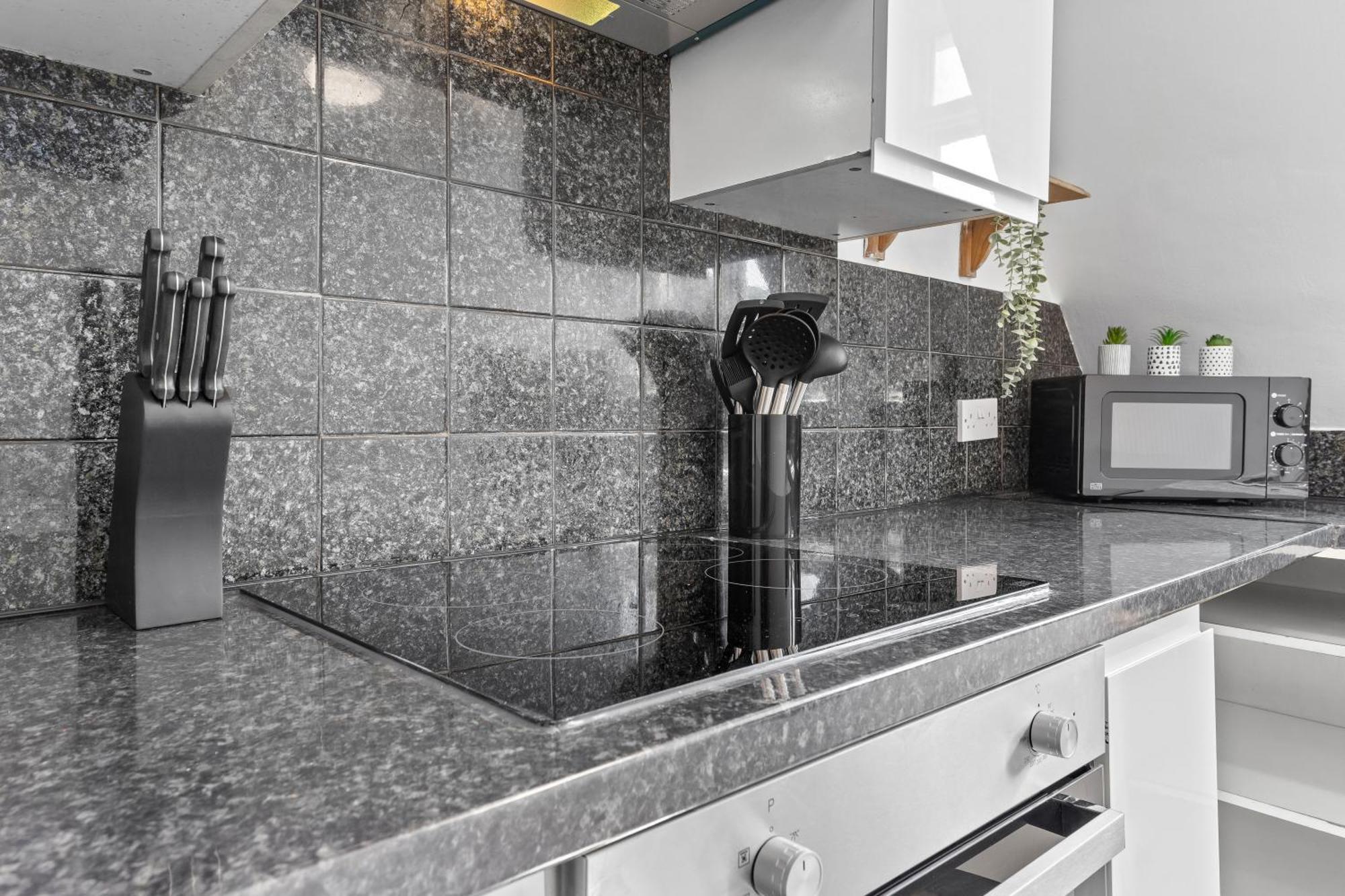Quvah Apartment London