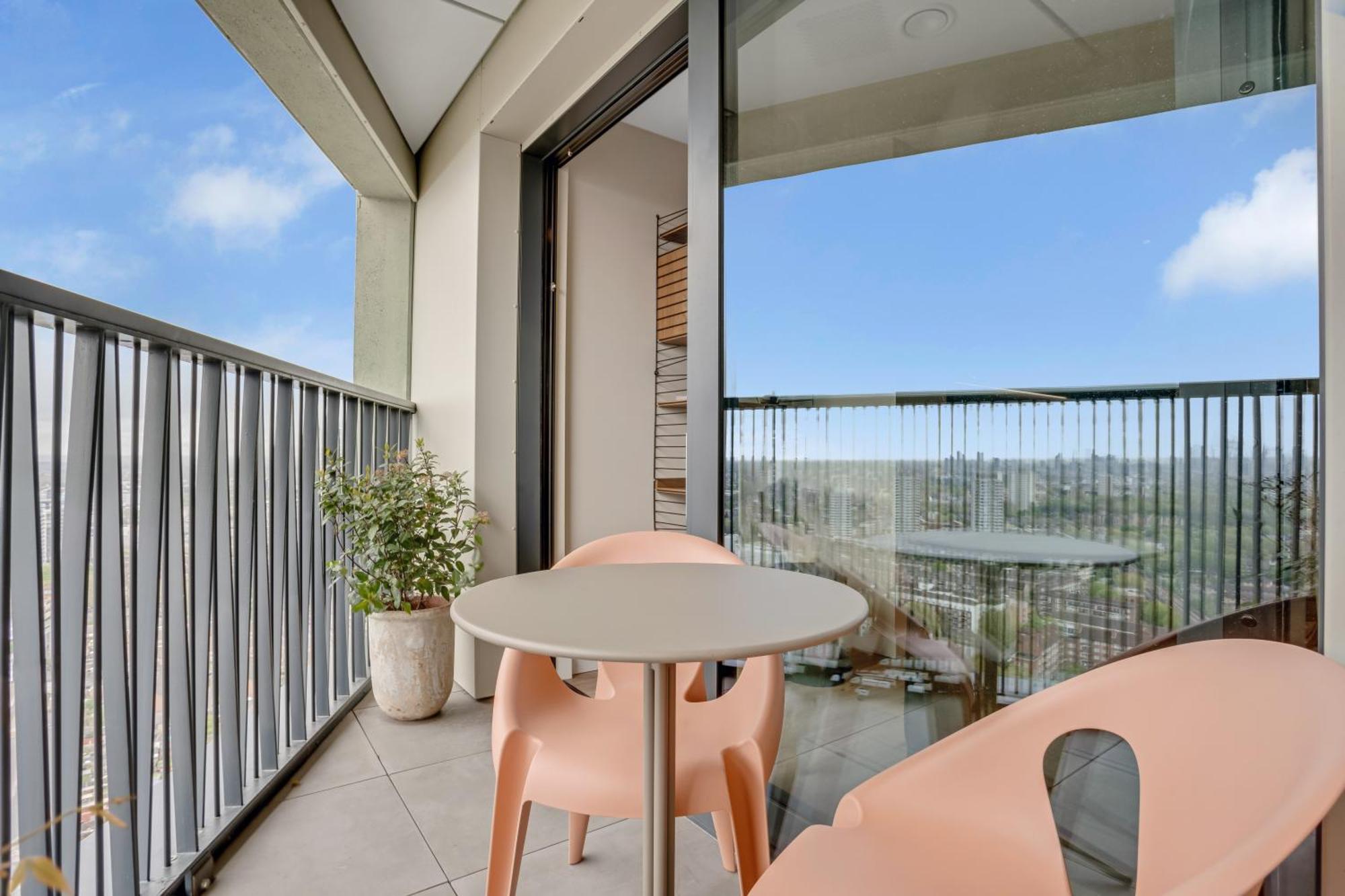 Apartment Riverstone Heights London