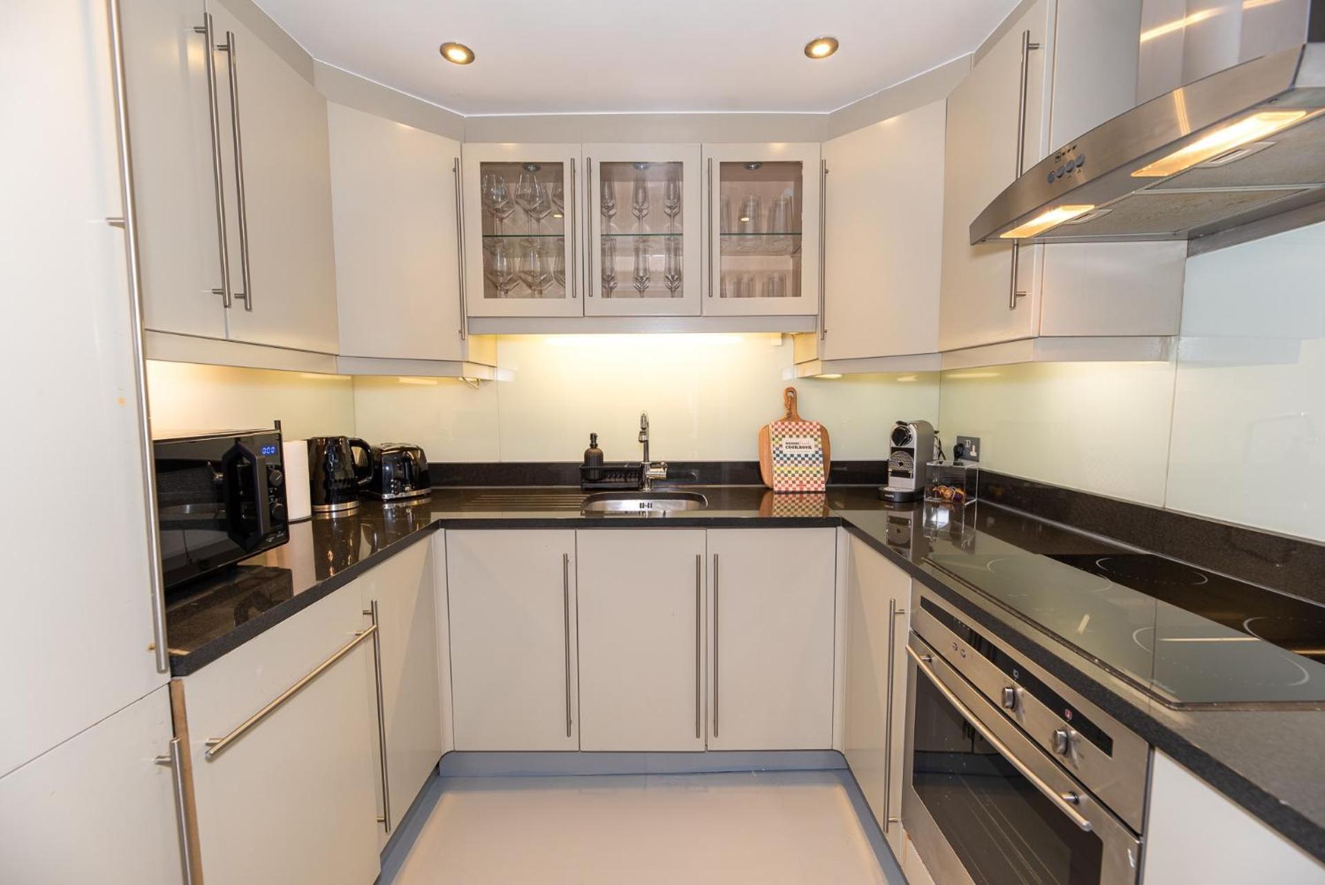 Hyde Park Chic 4 Bedrooms House Holiday home London