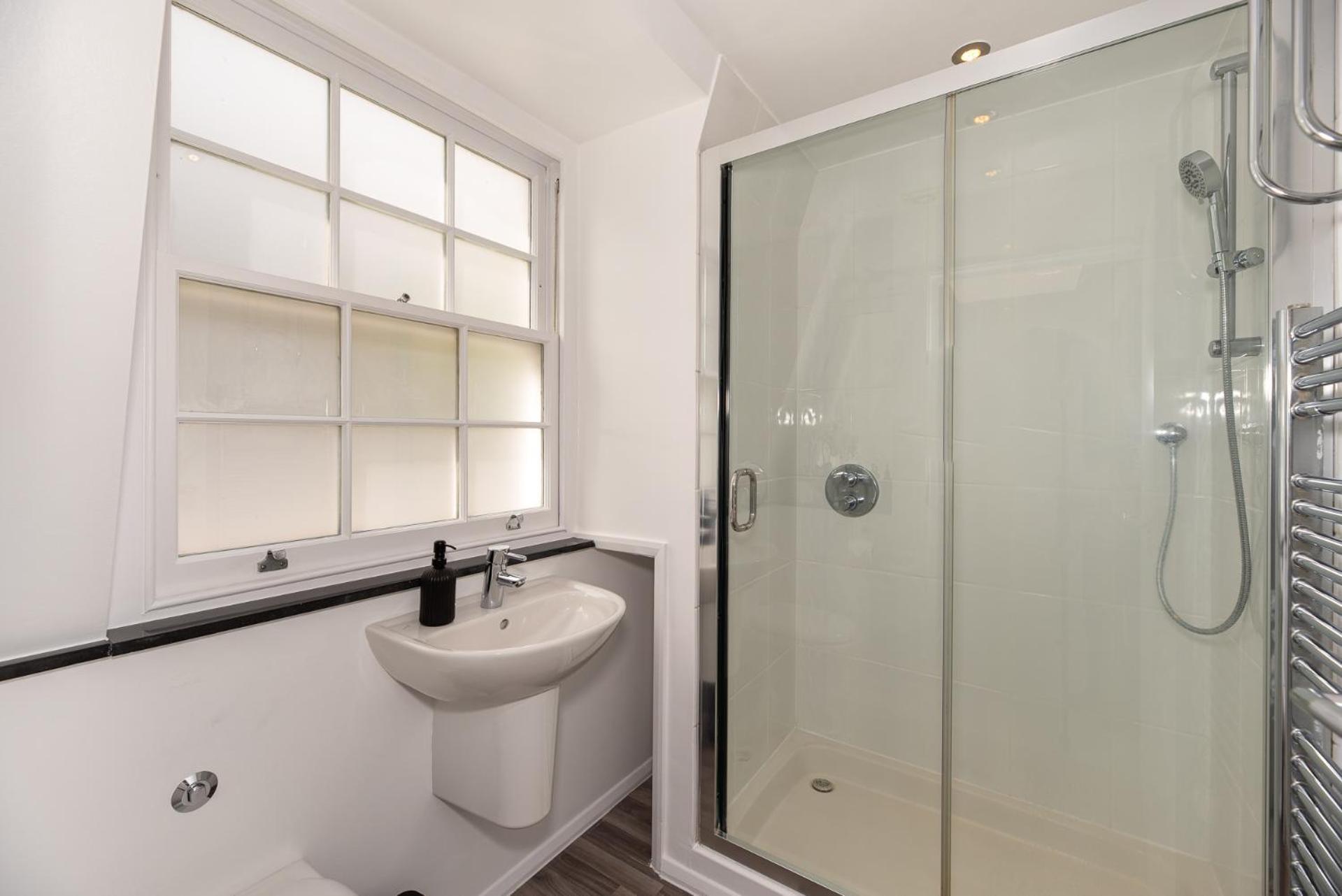 Hyde Park Chic 4 Bedrooms House London