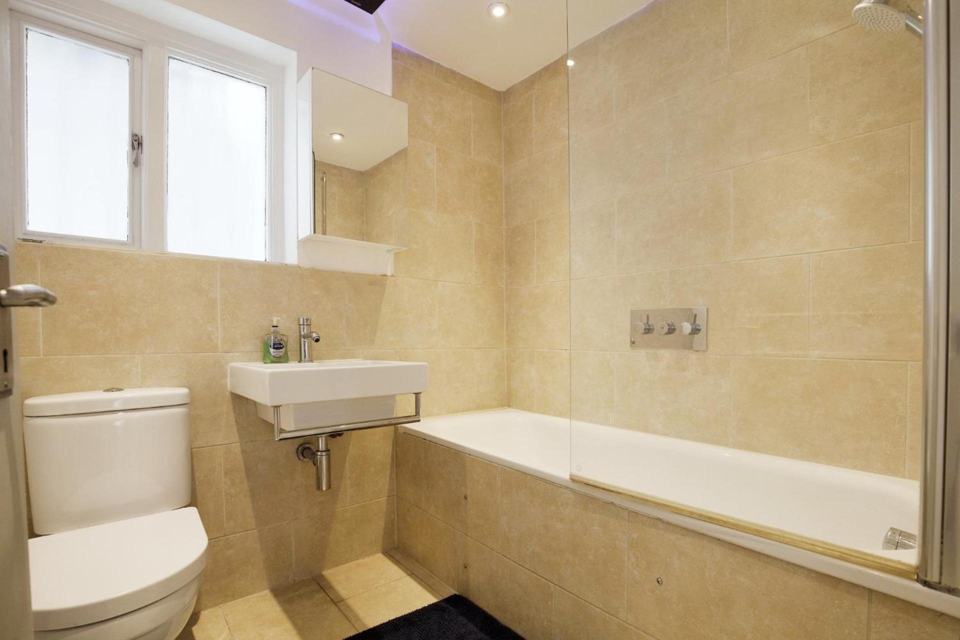Well Located South Kensington Flat * Londra