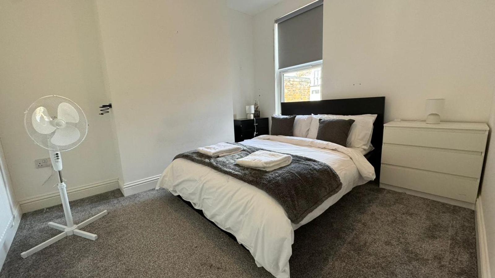 Comfortable - Only 6-mins Walk From Underground Station Séjour chez l'habitant