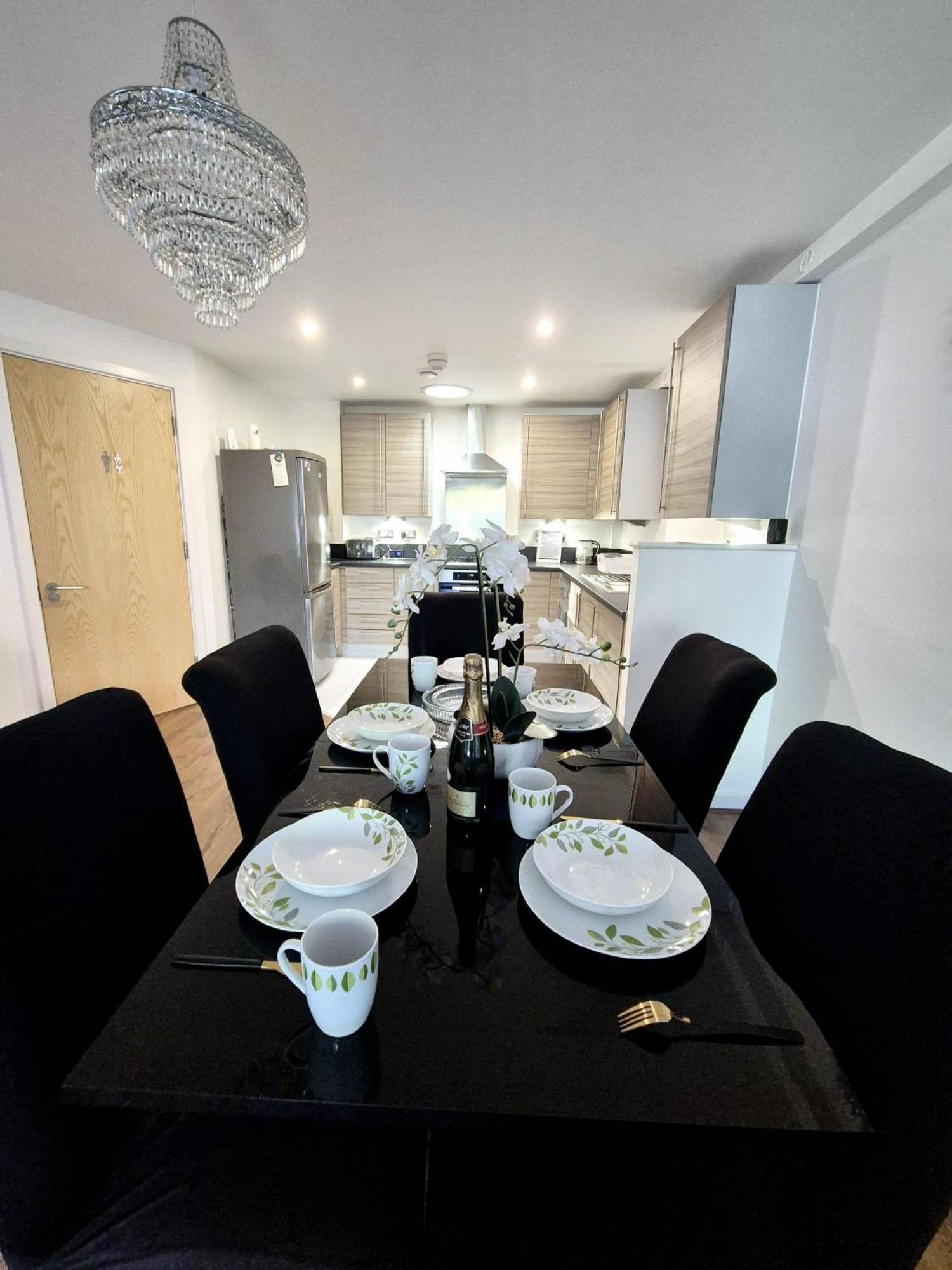 Explore London: 2 Bedroom House In Wood Ferienhaus
