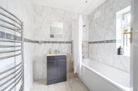 Modern Spacious 4-bed House Leilighet *