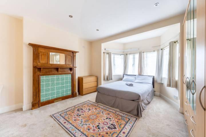 Modern Spacious 4-bed House * London