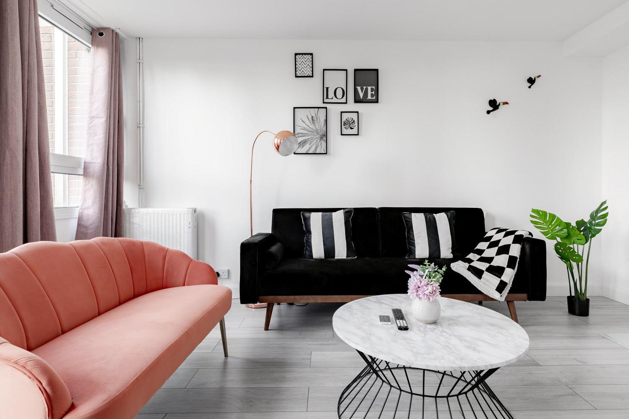 3br Off A13 , Sleeps 6, 2mins To Langdon Dlr,free Parking Londres
