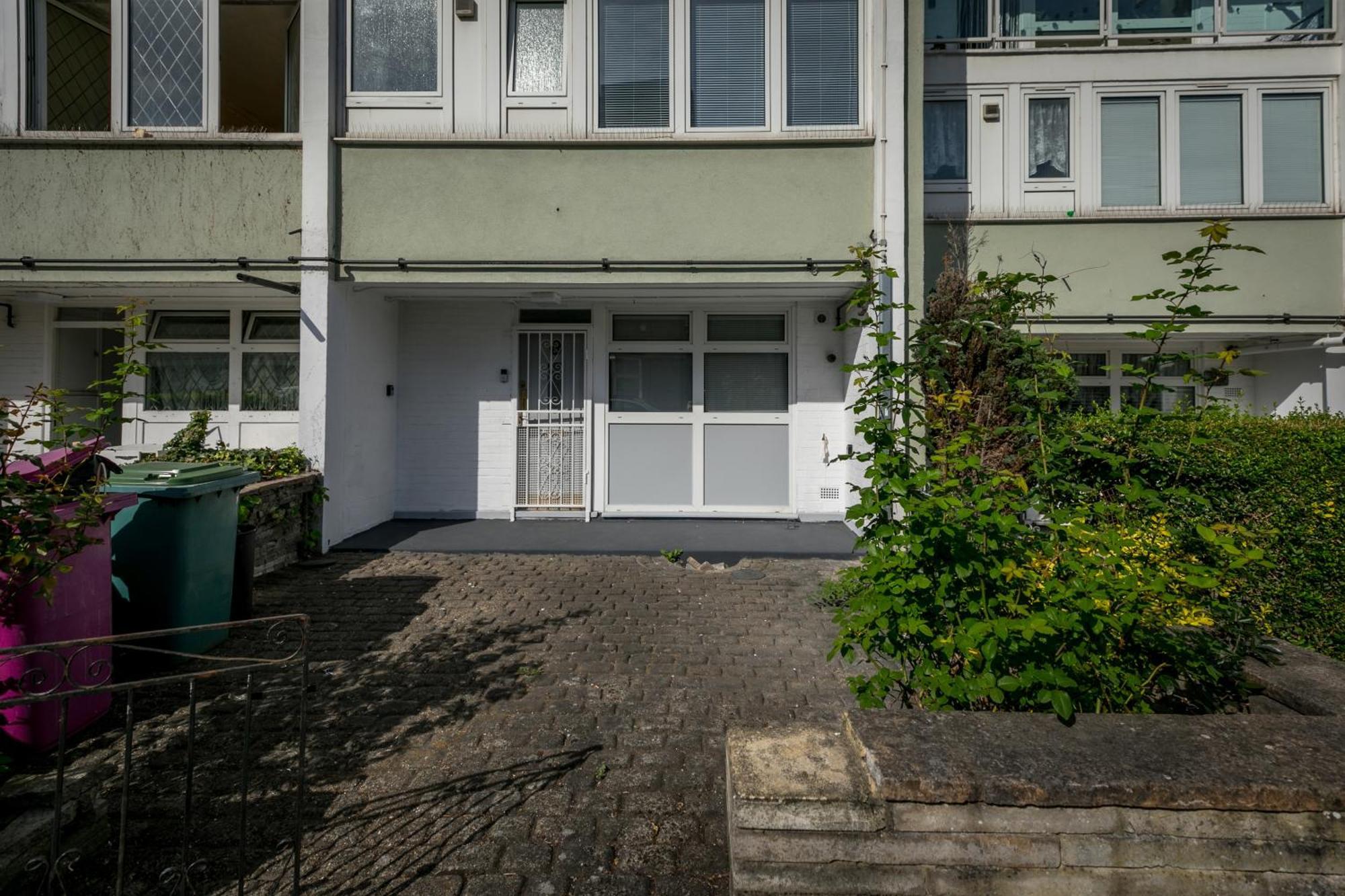 3br Off A13 , Sleeps 6, 2mins To Langdon Dlr,free Parking Londres