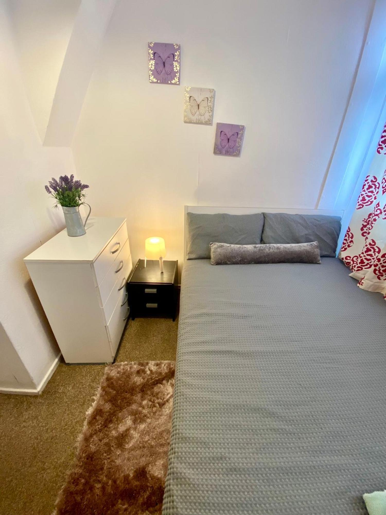 Cosy 3 Bed Apt, Old Truman Brewery! Brick Lane, London, E1 Londen