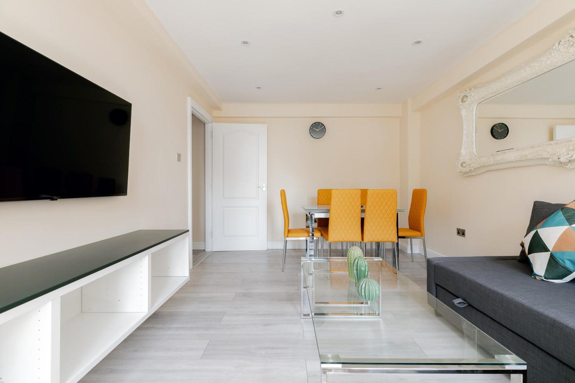 Two Bedroom Near Hyde Park And Oxford Street Apartment London
