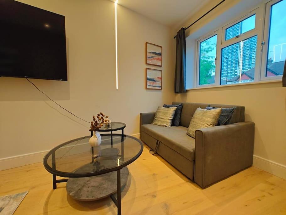 Luxury 1-bed Flat In Acton Lägenhet