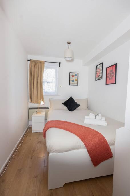 Tranquil 2 Bed Near Downtown & Free Parking Appartement Londen