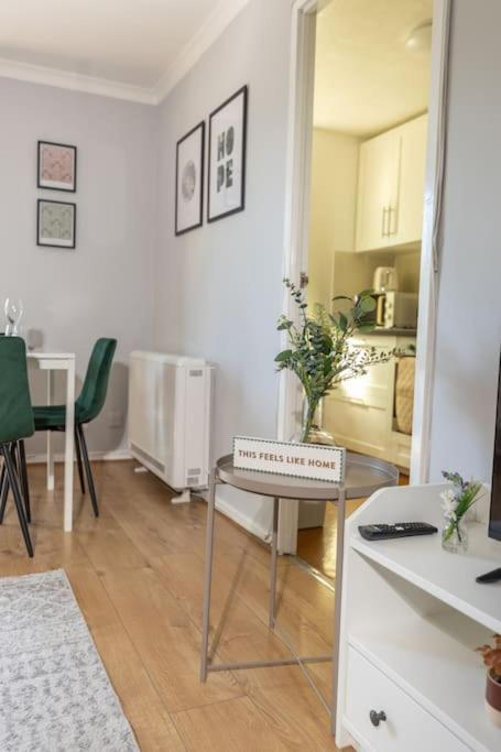Appartement Tranquil 2 Bed Near Downtown & Free Parking Londen