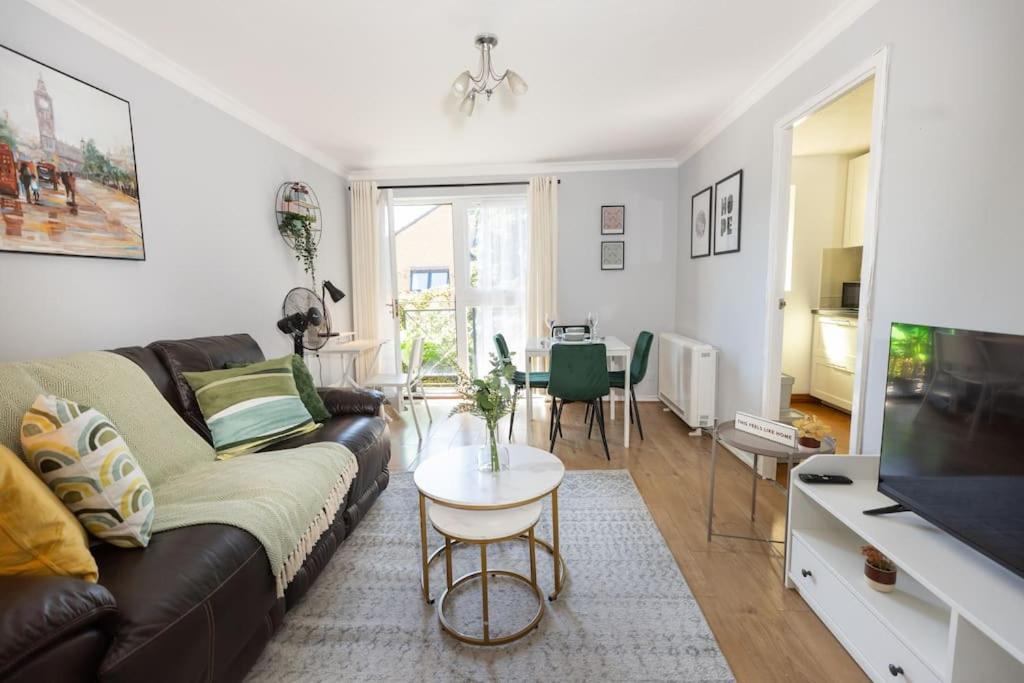 Appartement Tranquil 2 Bed Near Downtown & Free Parking Londen