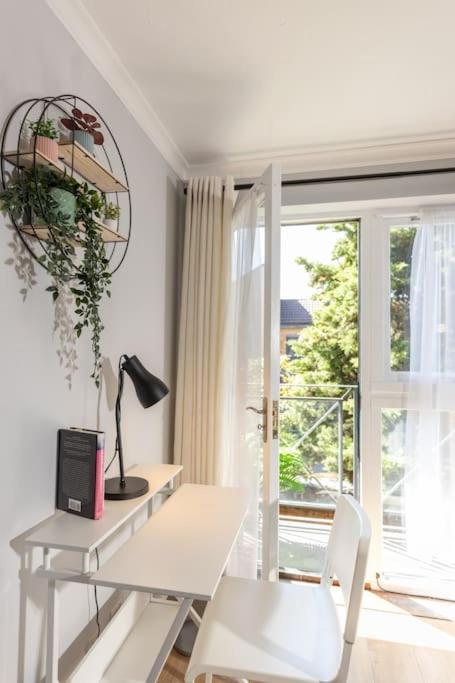 Tranquil 2 Bed Near Downtown & Free Parking * Londen