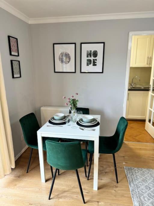 Appartement Tranquil 2 Bed Near Downtown & Free Parking Londen