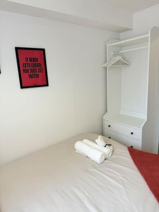 Tranquil 2 Bed Near Downtown & Free Parking Londen