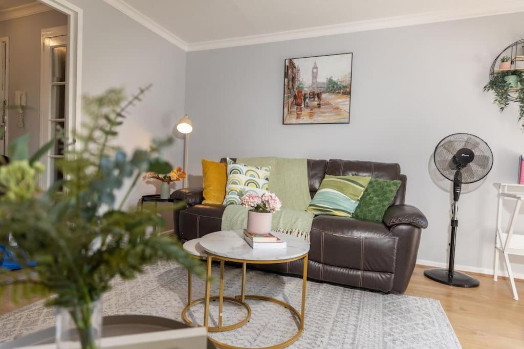 Tranquil 2 Bed Near Downtown & Free Parking * Londen