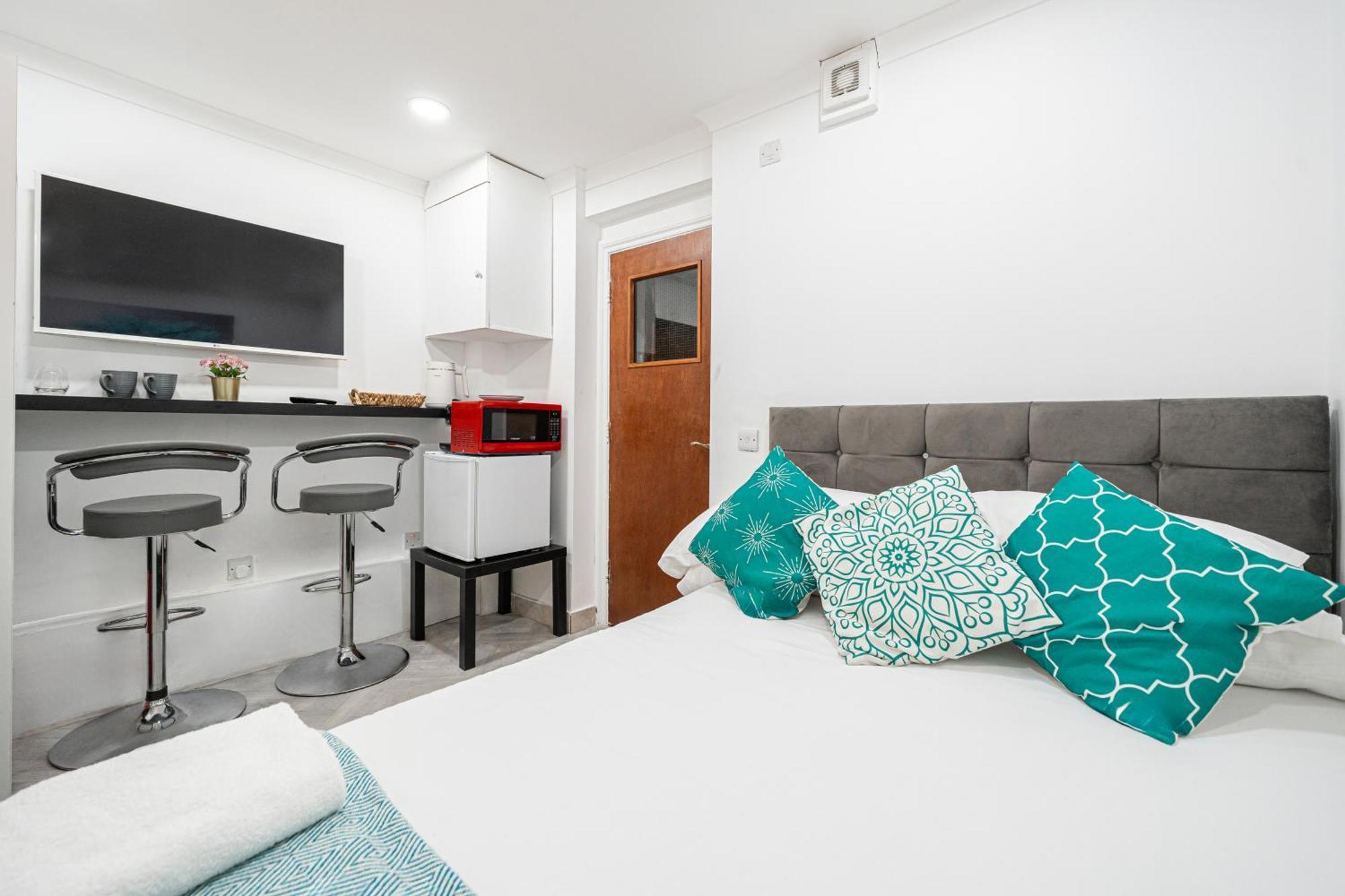 Comfy Small Basement In Kensington Olympia London
