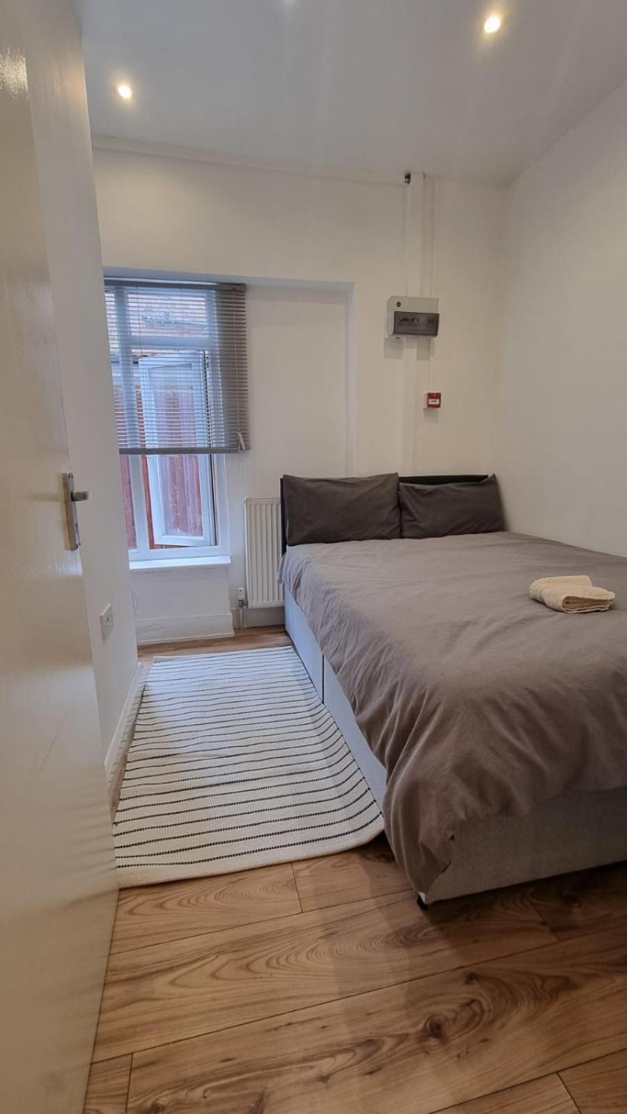 Apartment 2 Bed Ground Floor Flat With Garden Next To Turnpike Lane Tube & Bus