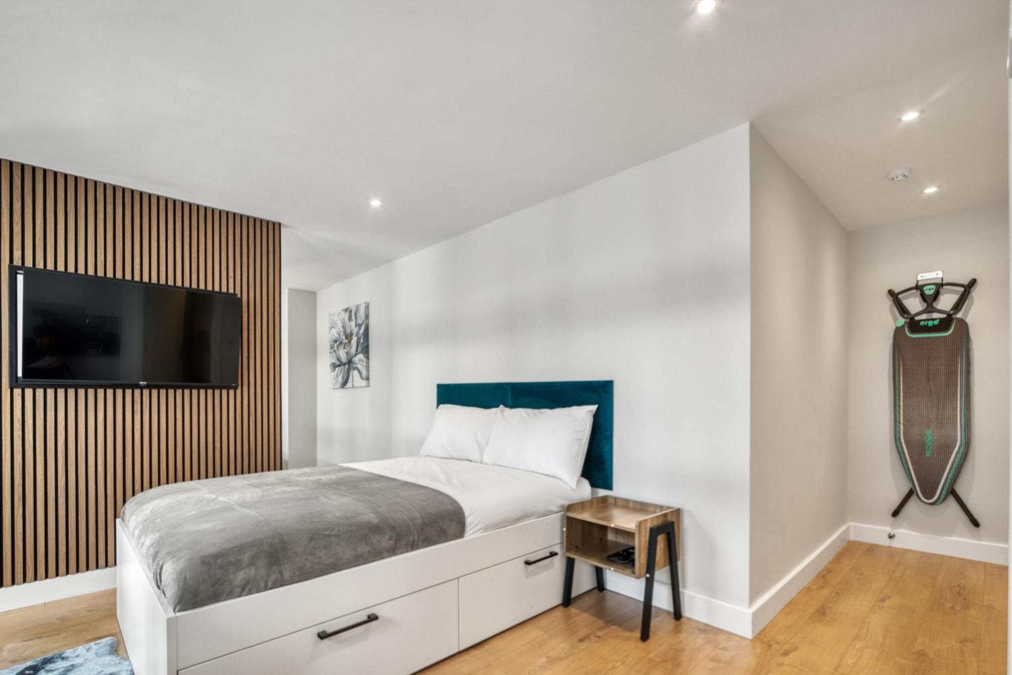 Finsbury Park Zone 2 *