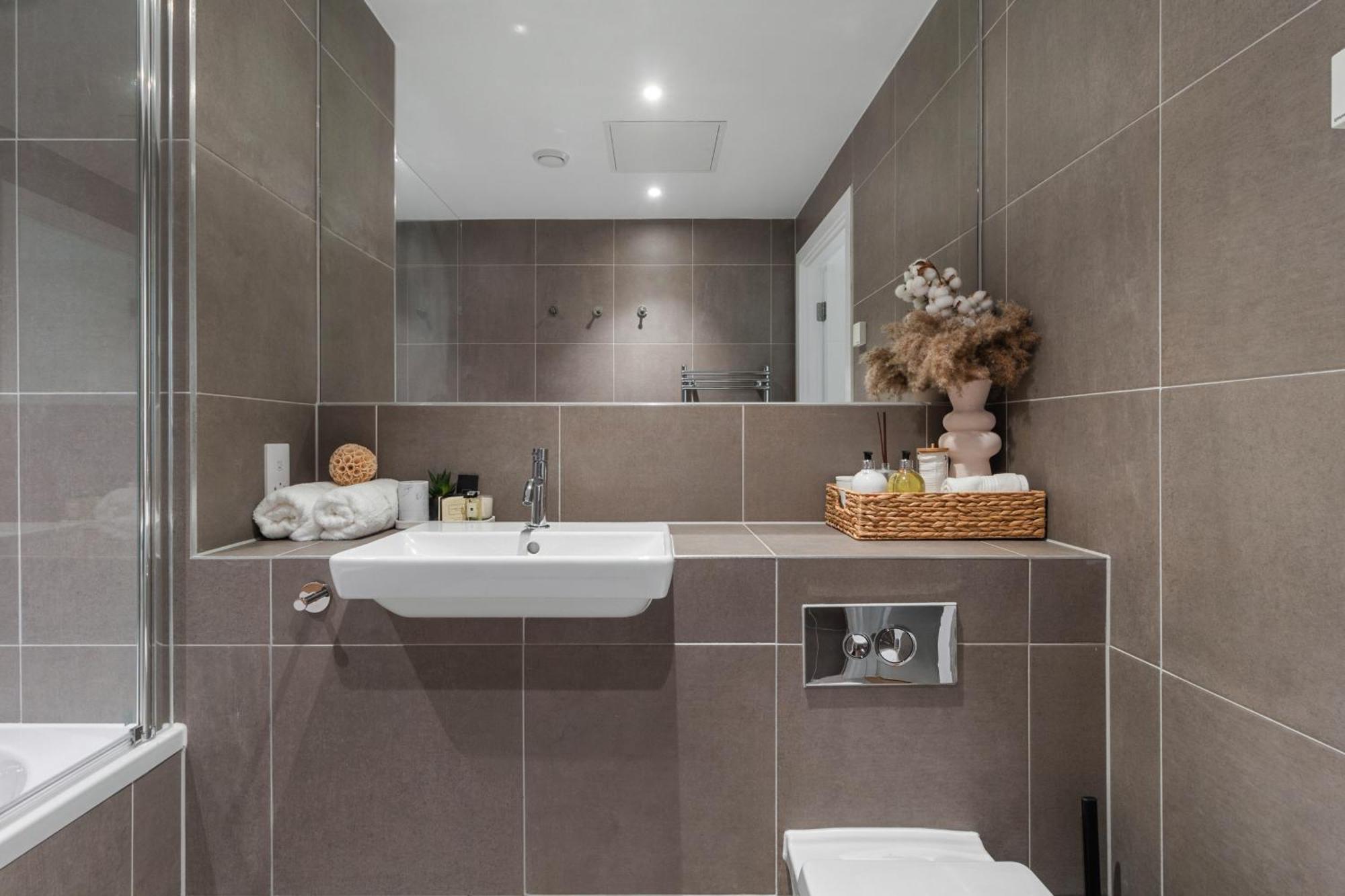 1 Bed With Balcony In Maida Vale, Kilburn - Couples, Corporate Professionals' * London