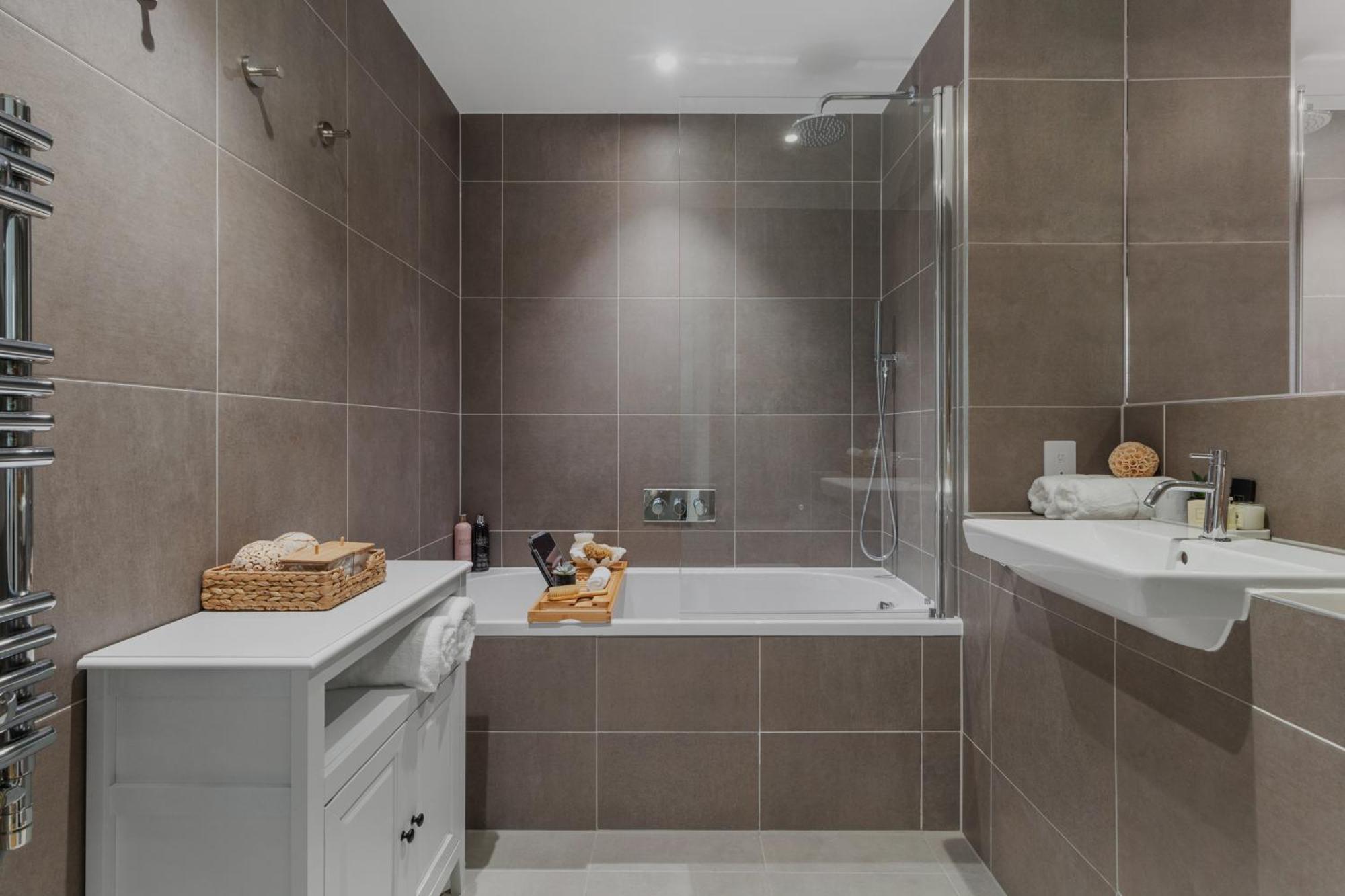 1 Bed With Balcony In Maida Vale, Kilburn - Couples, Corporate Professionals' London