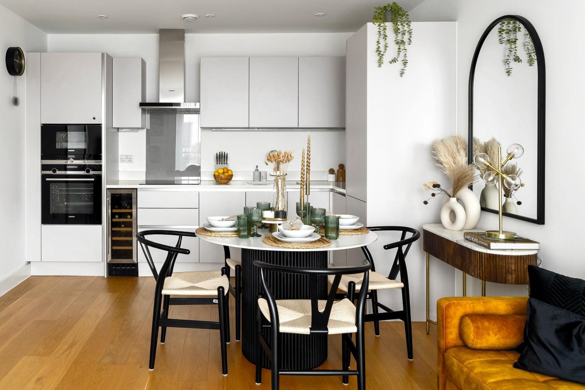 Apartment 1 Bed With Balcony In Maida Vale, Kilburn - Couples, Corporate Professionals'